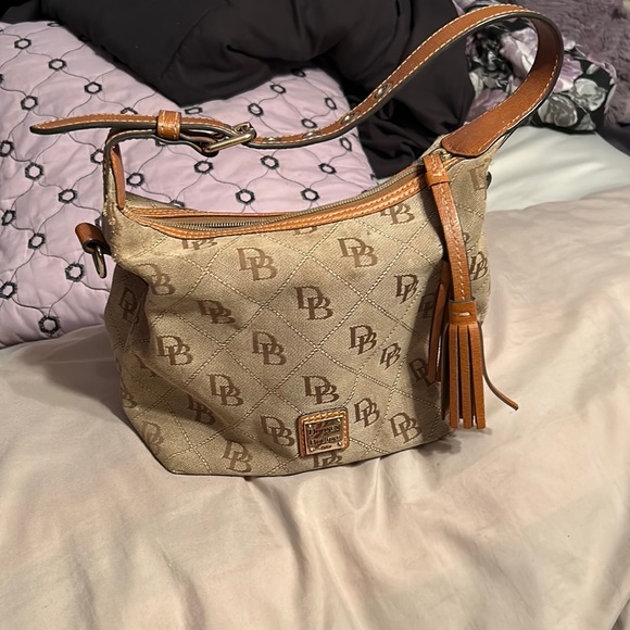 Dooney & Bourke Handbags - Dooney and Bourke Medium Handbag